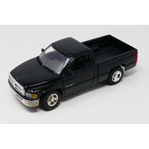 Maisto 1995 Dodge Ram 1500 V8 Pickup 1/26 Diecast Truck